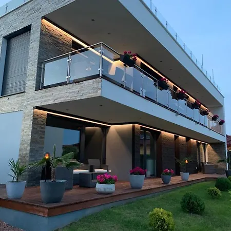 Panorama Penthouse * 블로톤퓌레드